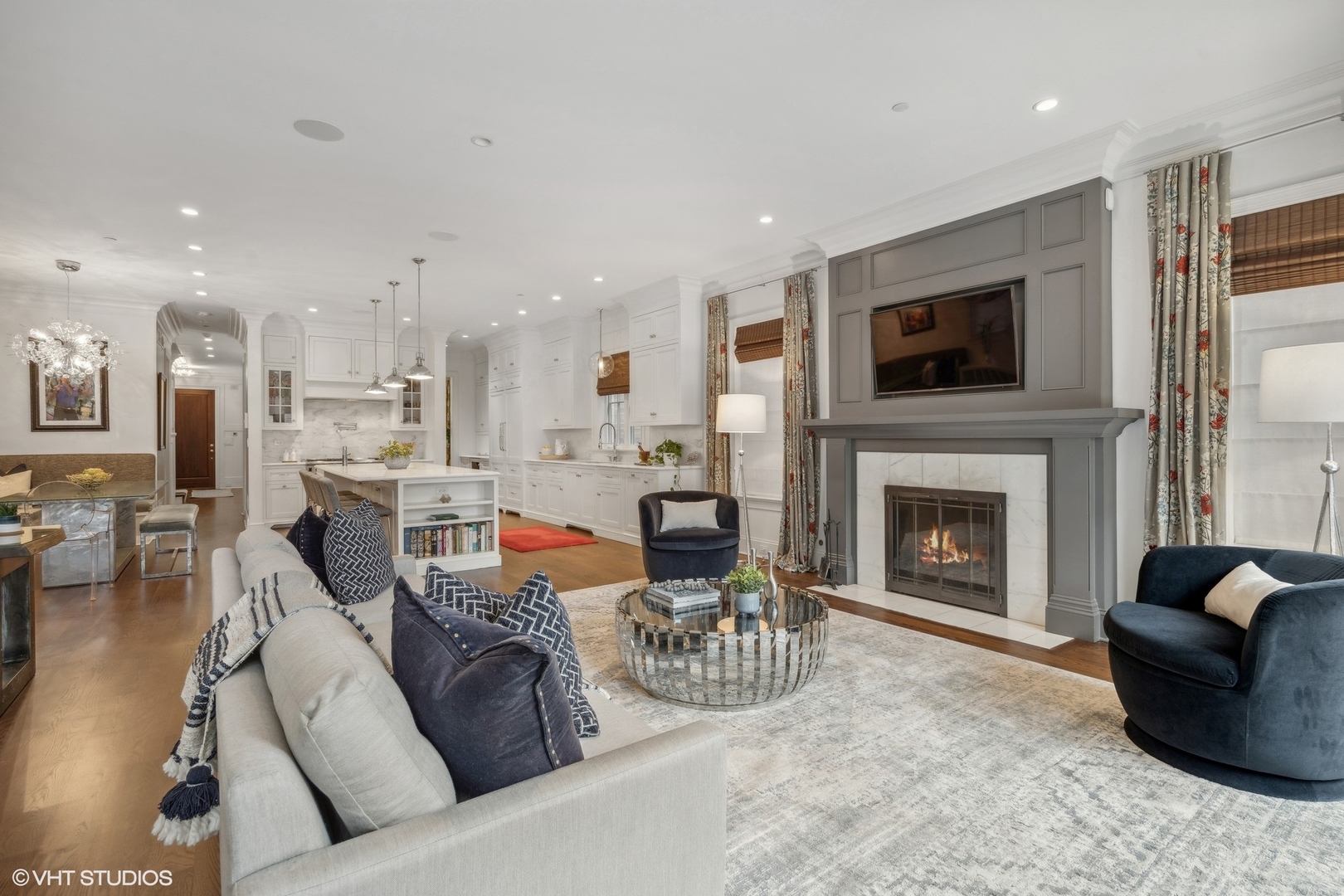 3740 North Wayne Avenue Chicago, IL 60613 - Photo 14 of 55 a living room with furniture fireplace and flat screen tv