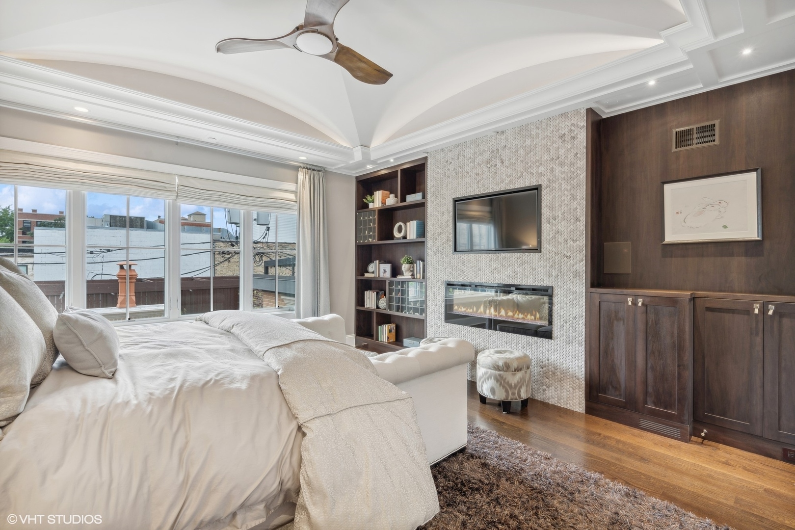 3740 North Wayne Avenue Chicago, IL 60613 - Photo 18 of 55 a bedroom with a bed dresser and a flat screen tv