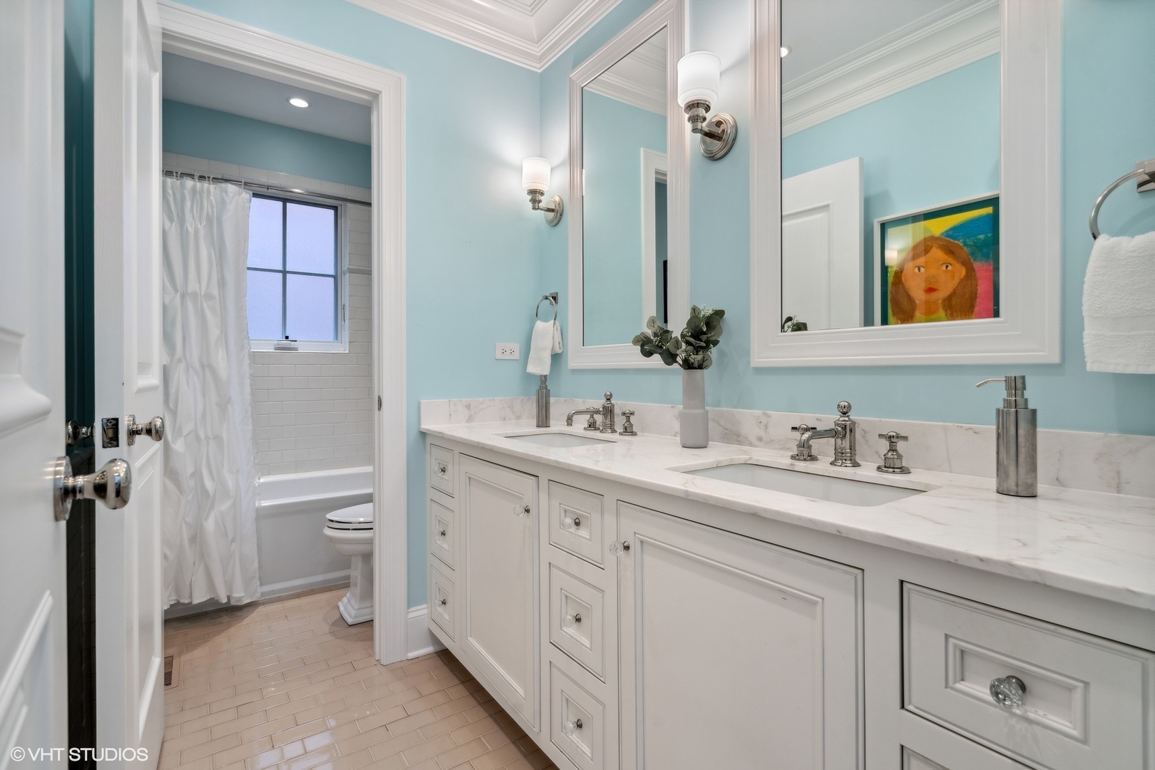 3740 North Wayne Avenue Chicago, IL 60613 - Photo 25 of 55 a bathroom with a double vanity sink double and mirror