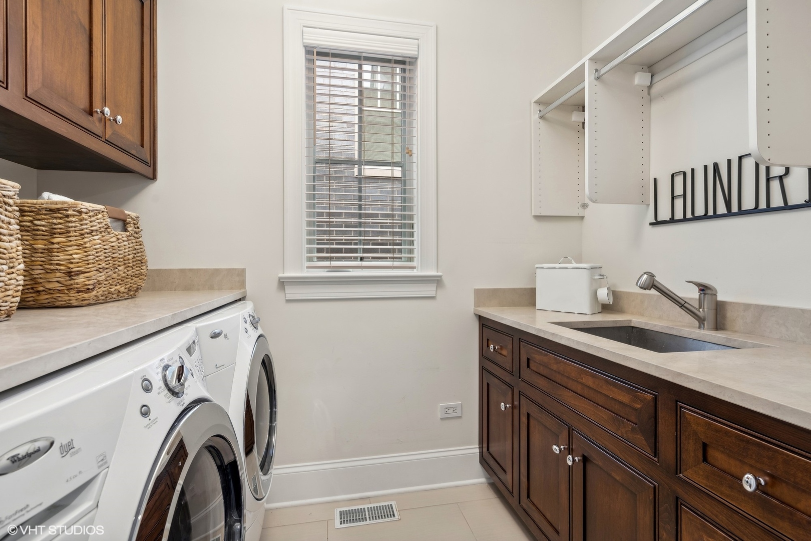 3740 North Wayne Avenue Chicago, IL 60613 - Photo 28 of 55 a view of a sink and washer dryer