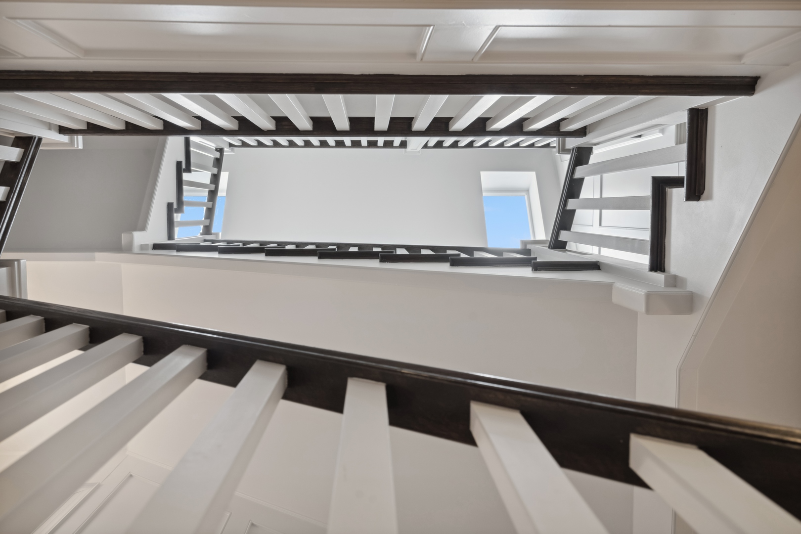 3740 North Wayne Avenue Chicago, IL 60613 - Photo 30 of 55 a close view of closet