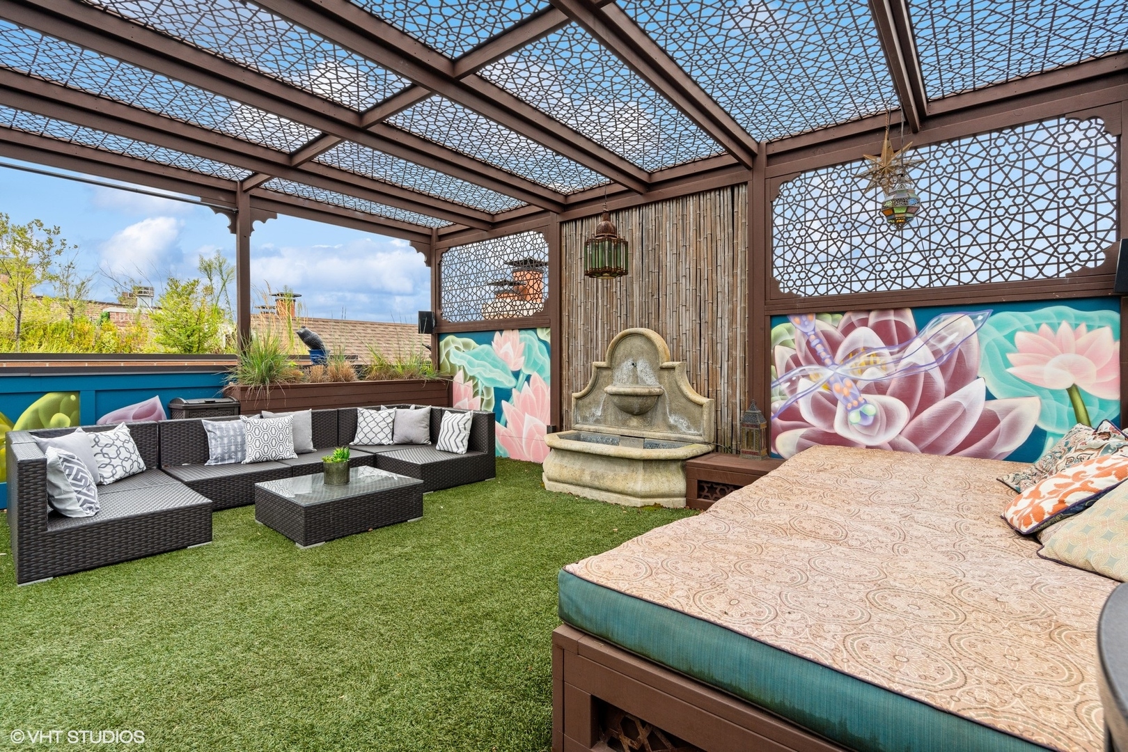 3740 North Wayne Avenue Chicago, IL 60613 - Photo 35 of 55 a living room with furniture and a floor to ceiling window
