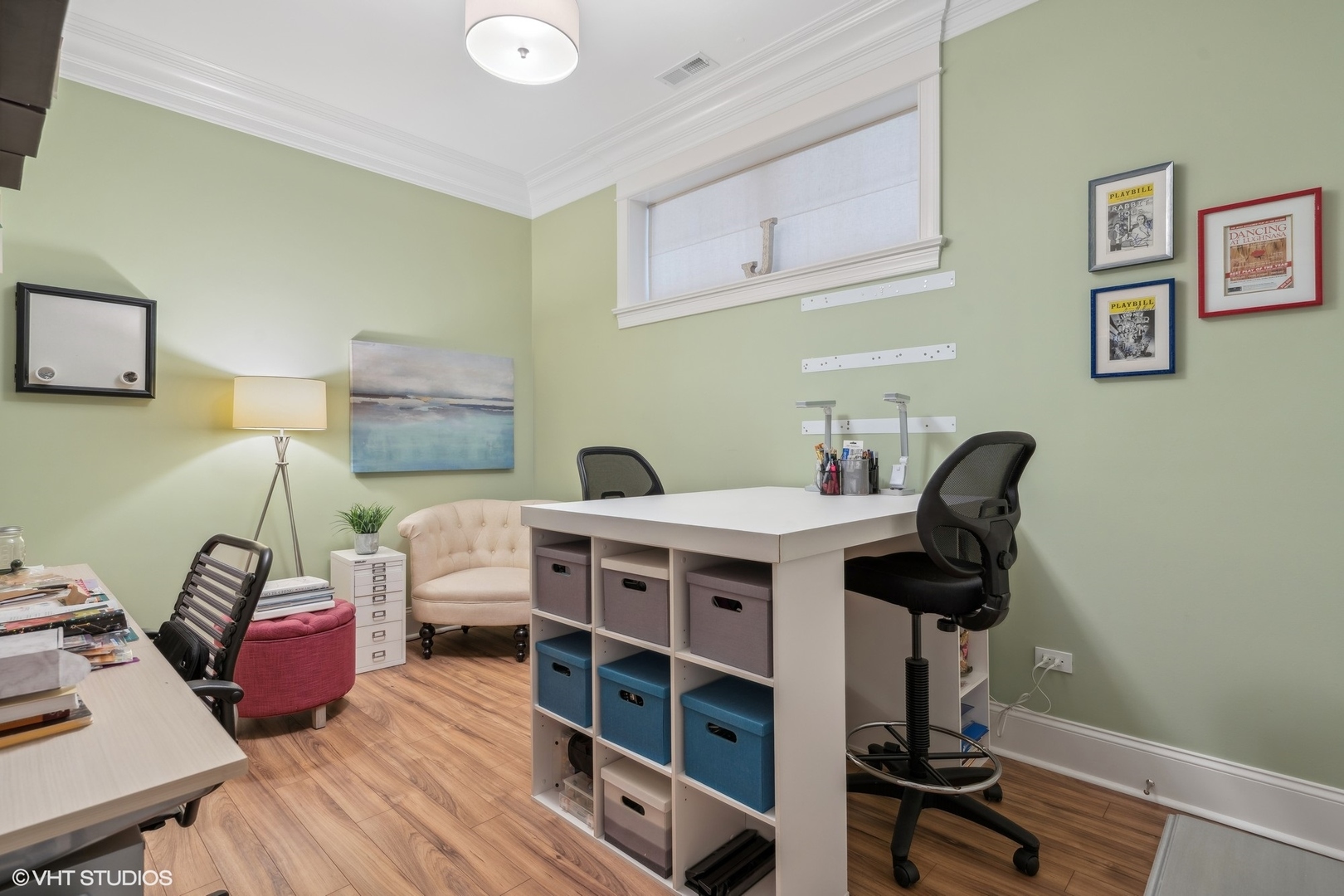 3740 North Wayne Avenue Chicago, IL 60613 - Photo 43 of 55 a view of a workspace with furniture and wooden floor