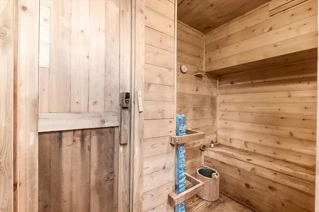 $1,100,000 | 628 North Mayo Street, Palm Harbor, FL 34683