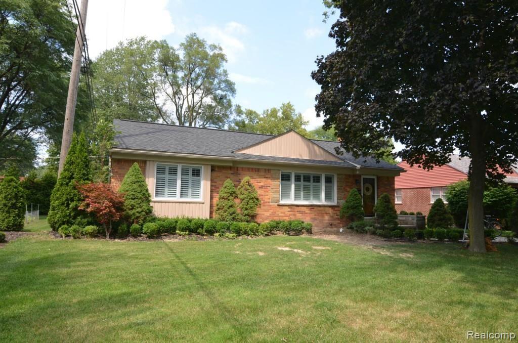 16260 Beverly Road Franklin, MI 48025 - Photo 2 of 34 DSC_0210.jpg