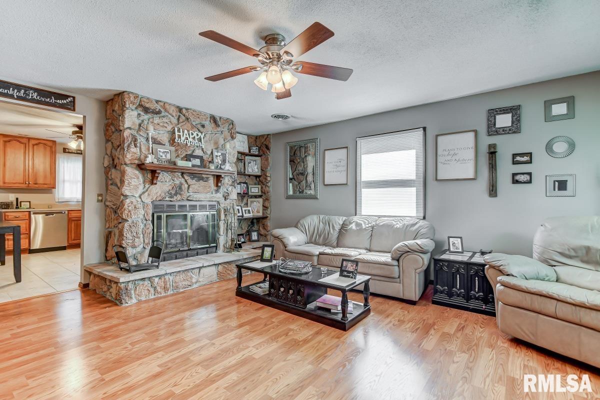 2820 East Black Avenue Springfield, IL 62702 - Photo 6 of 24