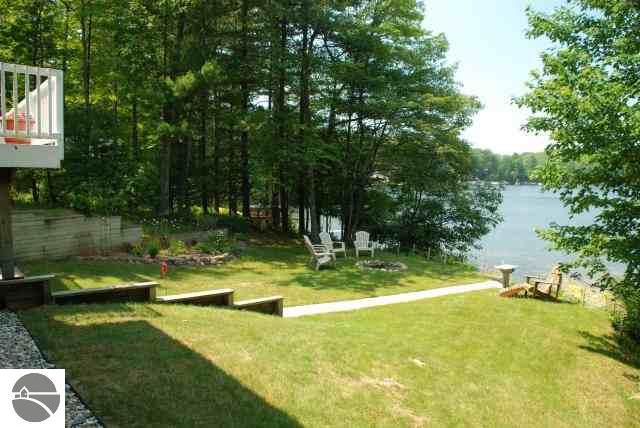 36 Highview Road Traverse City, MI 49696 - Photo 3 of 15 1724460-2.JPG