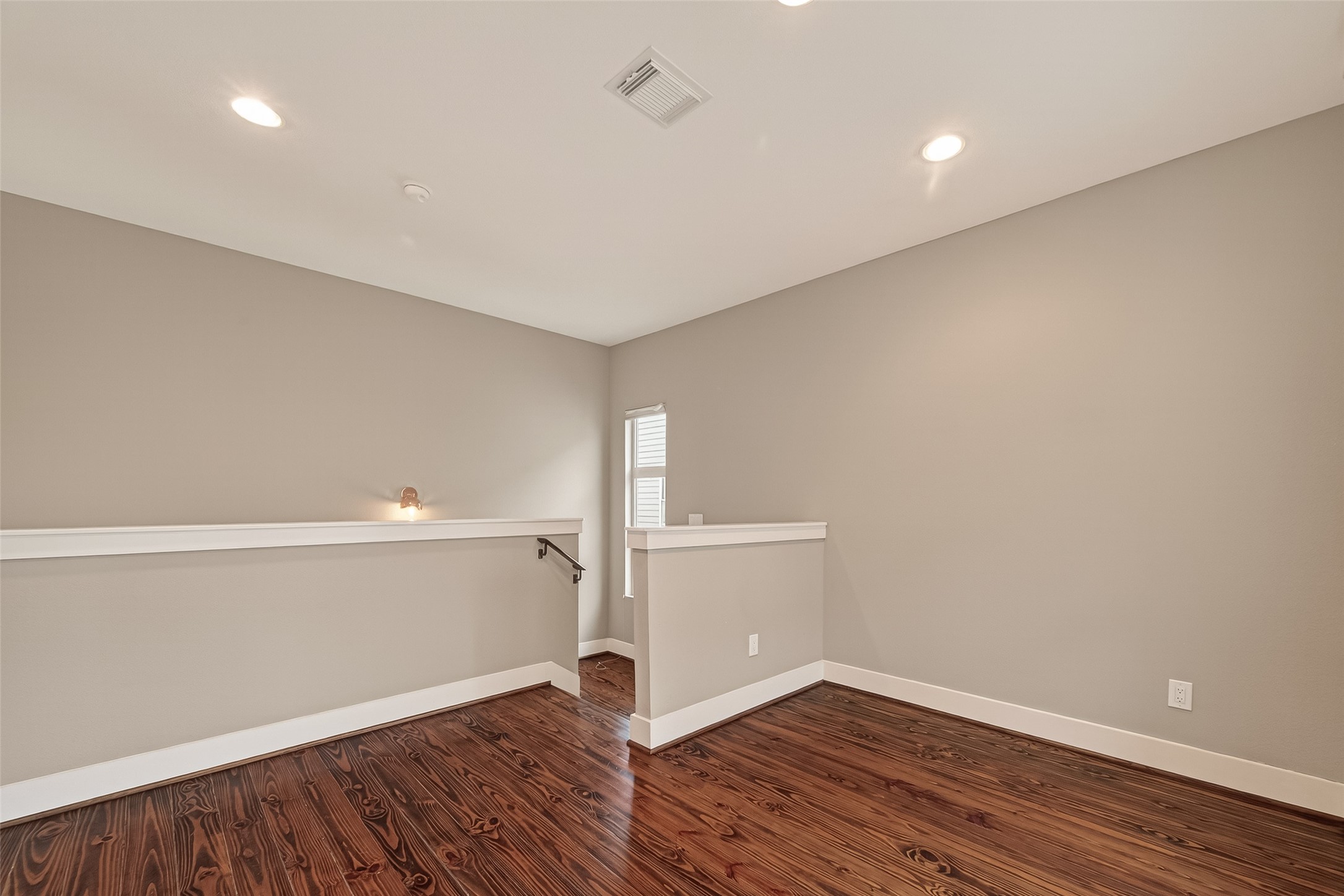 1510 Crockett Street, Unit B Houston, TX 77007 - Photo 21 of 32 a view of an empty room with wooden floor