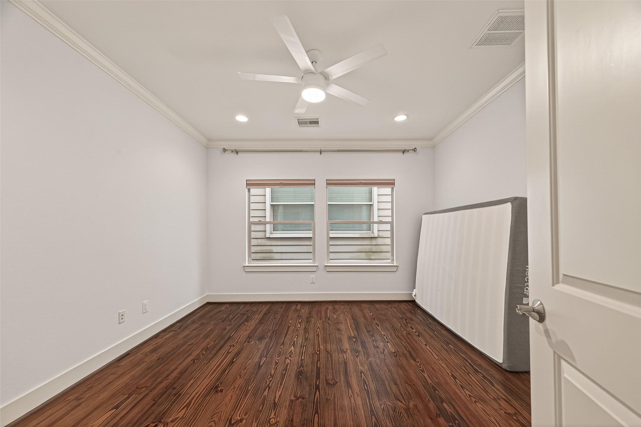 1510 Crockett Street, Unit B Houston, TX 77007 - Photo 23 of 32 a view of an empty room with wooden floor and a window