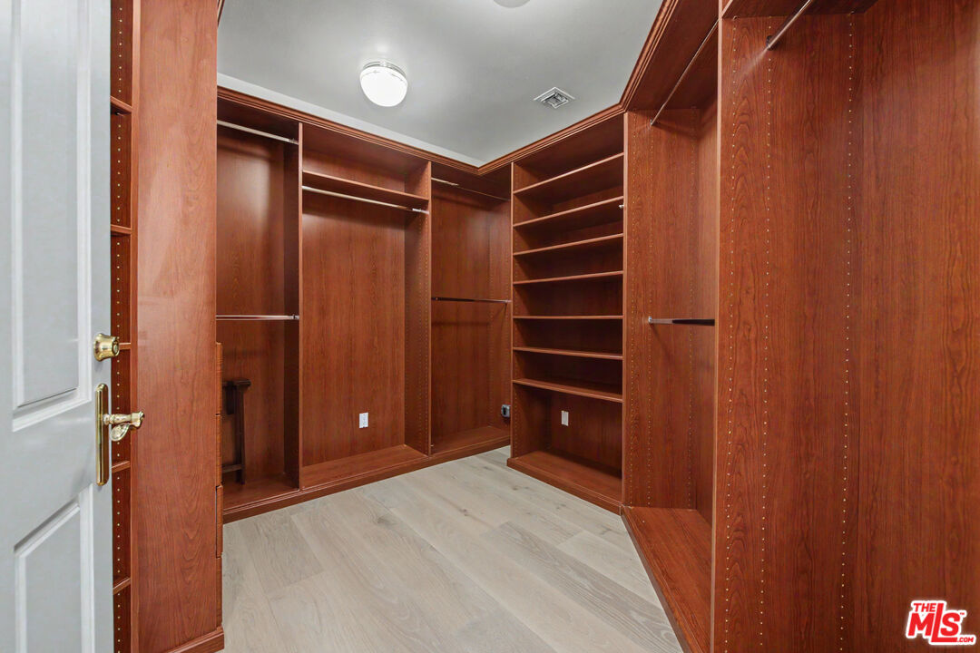 12639 Promontory Road Los Angeles, CA 90049 - Photo 26 of 50 Gallery Image 26