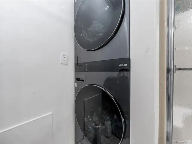 a close up view of a washer and dryer