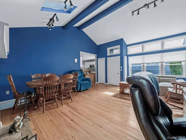 a view of a livingroom with furniture