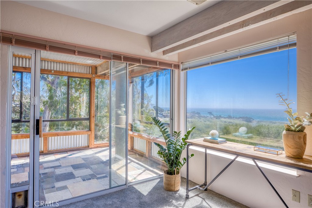 564 Croyden Lane Cambria, CA 93428 - Photo 26 of 64 Access to enclossed deck