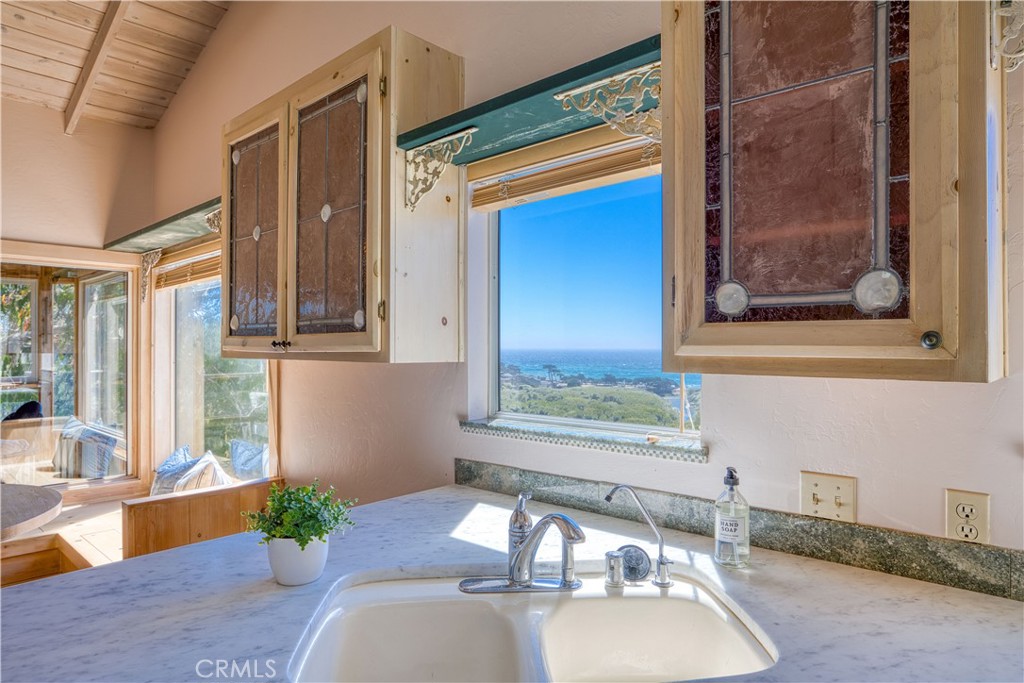 564 Croyden Lane Cambria, CA 93428 - Photo 4 of 64