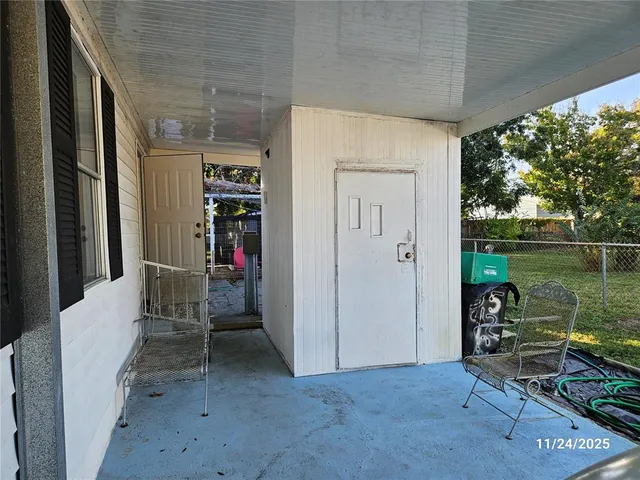 a view of livingroom with outdoor space