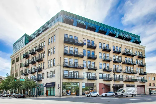 $359,900 | 1645 West Ogden Avenue, Unit 420, Chicago, IL 60612