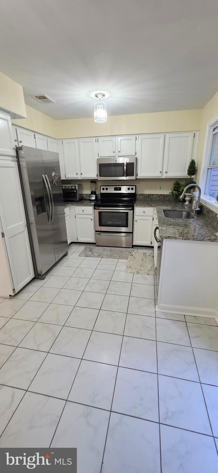8434 Springfield Oaks Drive Springfield, VA 22153 - Photo 6 of 20 Kitchen