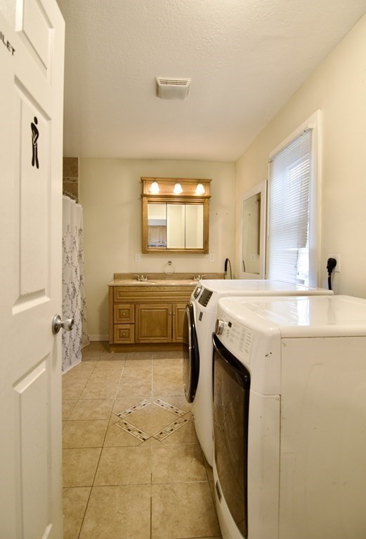 16 Chapel Street Springfield, MA 01109 - Photo 26 of 42 Gallery Image 26