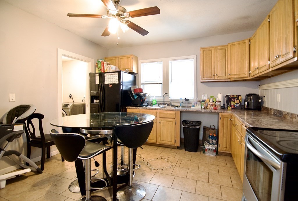16 Chapel Street Springfield, MA 01109 - Photo 3 of 42 Gallery Image 3