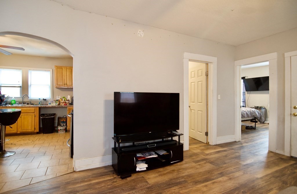 16 Chapel Street Springfield, MA 01109 - Photo 9 of 42 Gallery Image 9