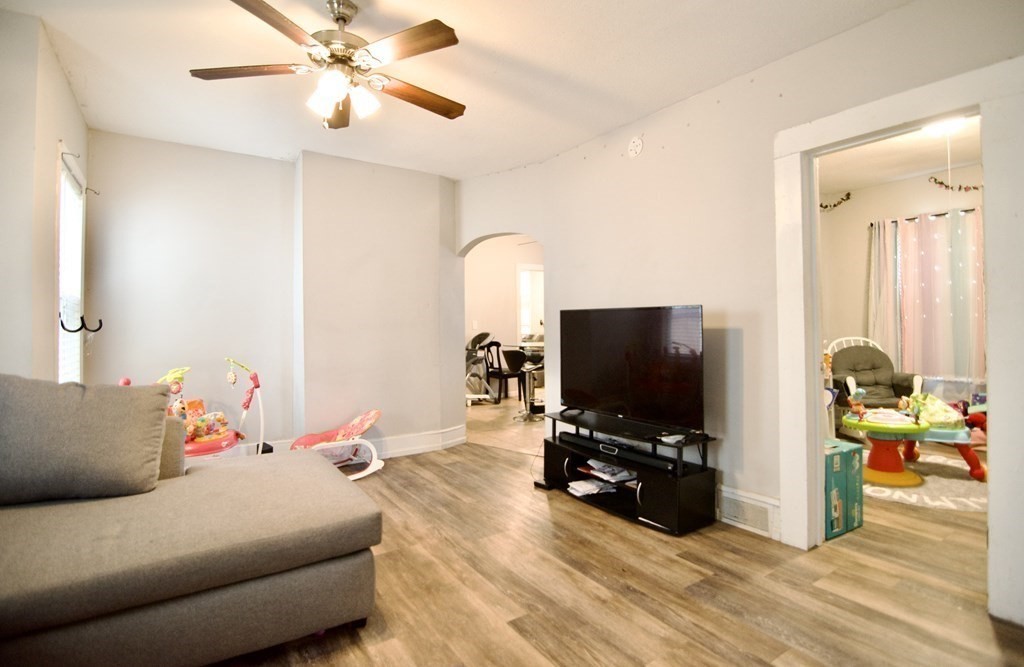 16 Chapel Street Springfield, MA 01109 - Photo 10 of 42 Gallery Image 10