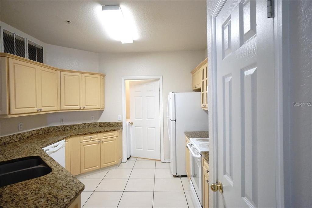 3577 Conroy Road, Unit 325 Orlando, FL 32839 - Photo 6 of 17