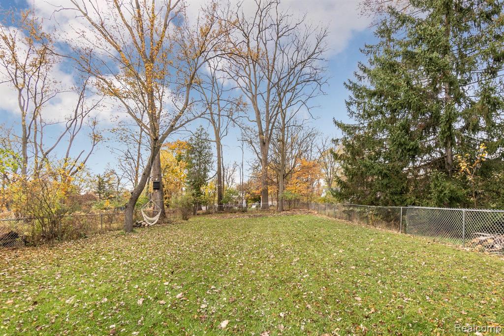 22827 Power Road Farmington, MI 48336 - Photo 35 of 38