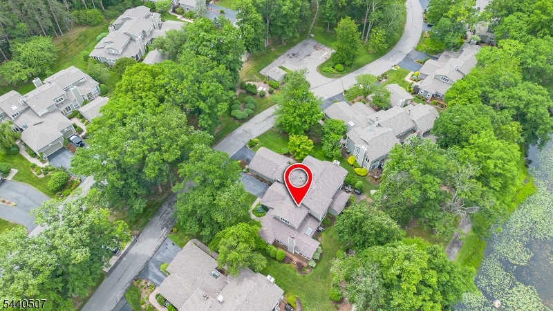 31 Stone Row Lane Oak Ridge, NJ 07438 - Photo 2 of 29