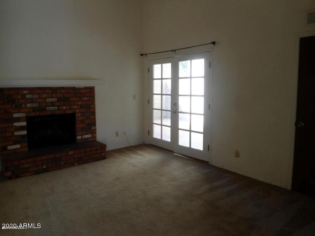 222 West Brown Road Mesa, AZ 85201 - Photo 3 of 6 Brown living room