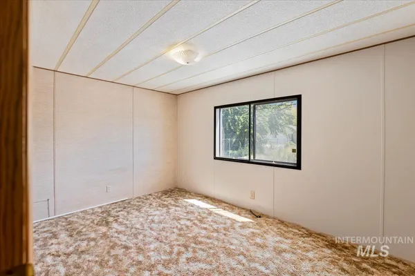 $99,900 | 914 North Midland Boulevard, Nampa, ID 83651