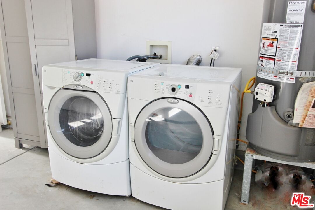 6521 Pacific Avenue Playa del Rey, CA 90293 - Photo 23 of 42 a utility room with dryer and washer