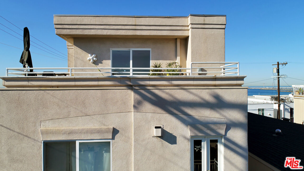 6521 Pacific Avenue Playa del Rey, CA 90293 - Photo 41 of 42 a kitchen with a sink and cabinets