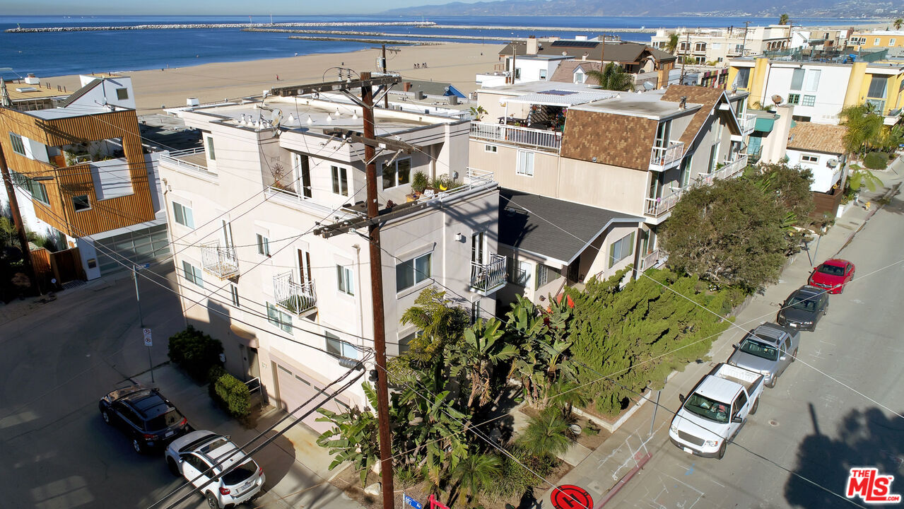 6521 Pacific Avenue Playa del Rey, CA 90293 - Photo 42 of 42 an aerial view of a house with a yard