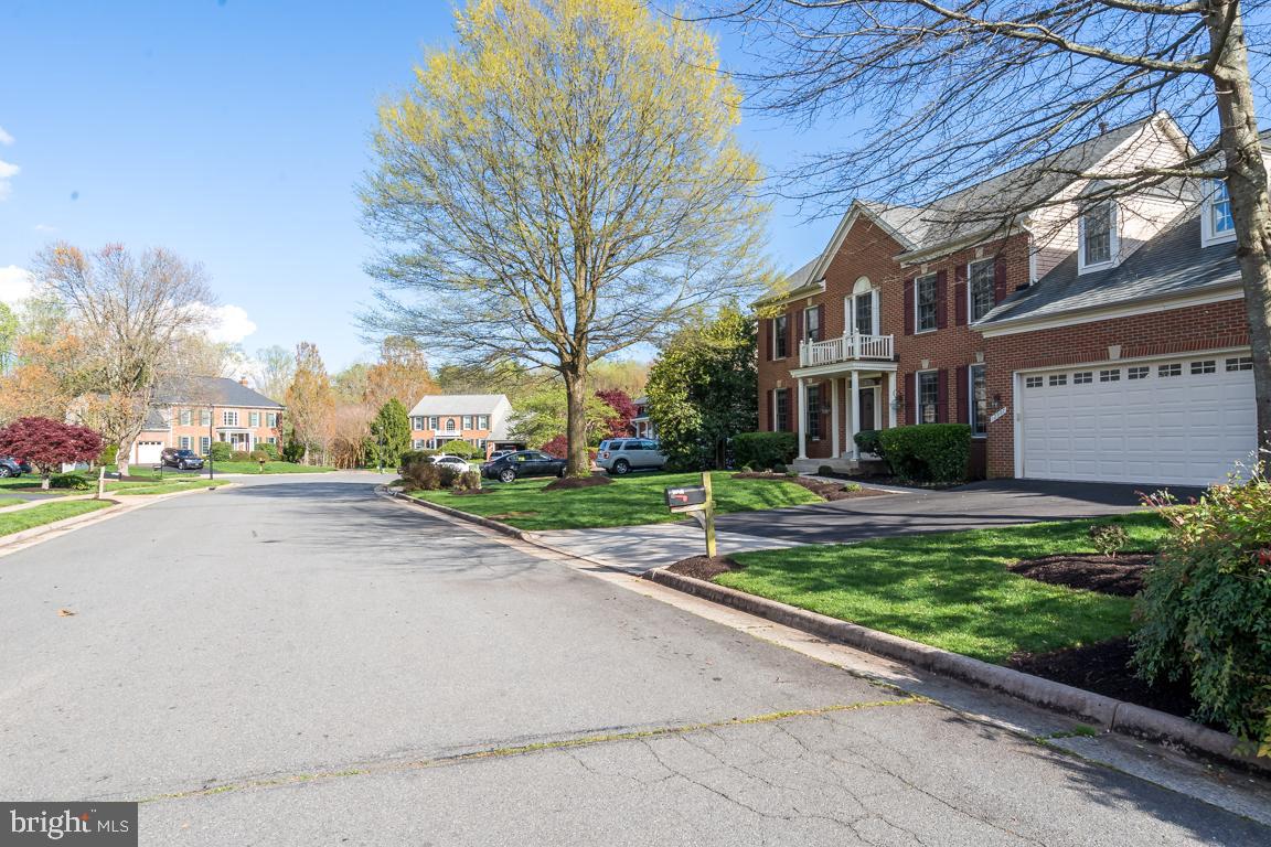 12907 Hedgetop Drive Herndon, VA 20171 - Photo 2 of 60 Located on a cul-de-sac