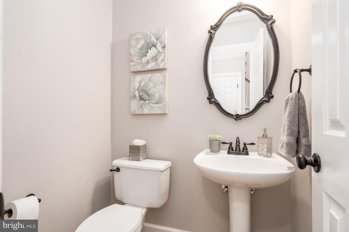 12907 Hedgetop Drive Herndon, VA 20171 - Photo 24 of 60 Main level powder room