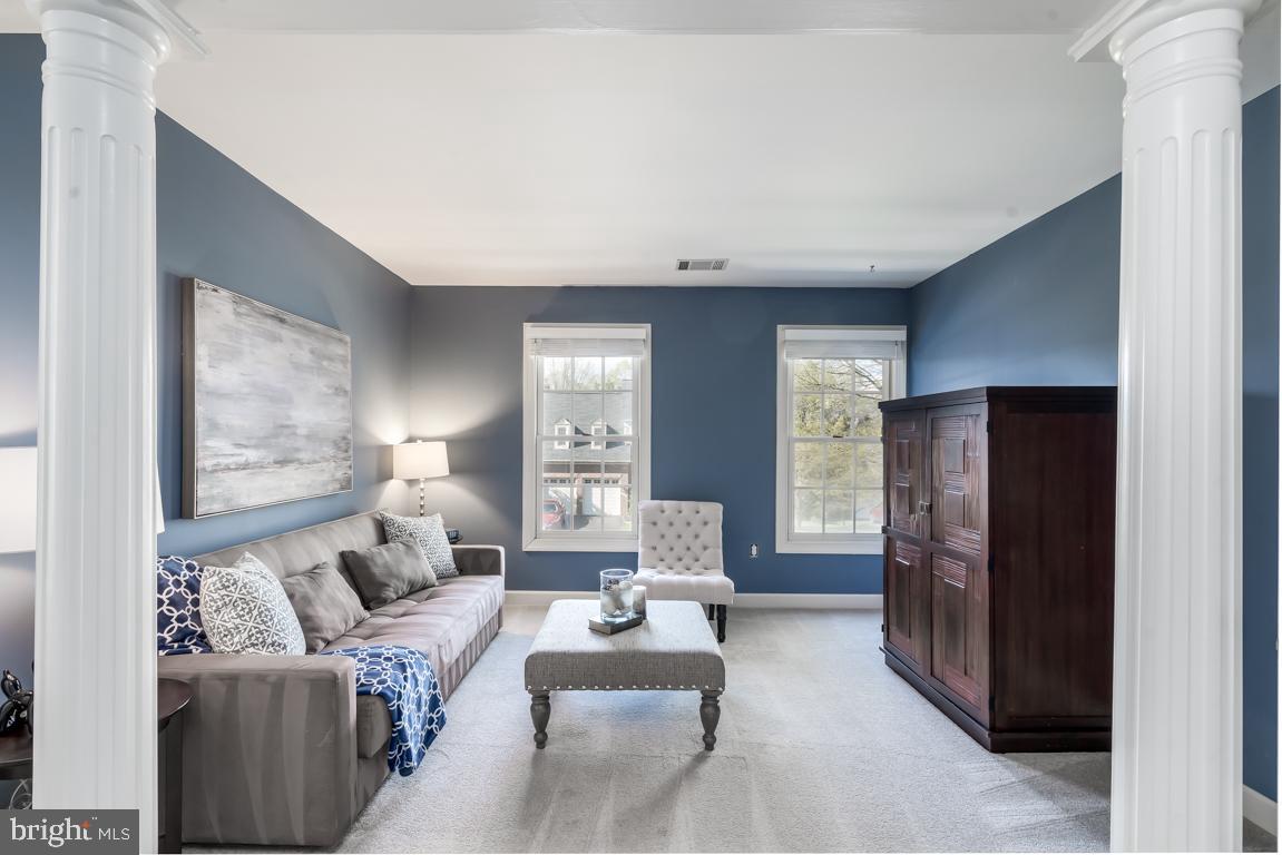 12907 Hedgetop Drive Herndon, VA 20171 - Photo 28 of 60 Sitting room in owner's suite