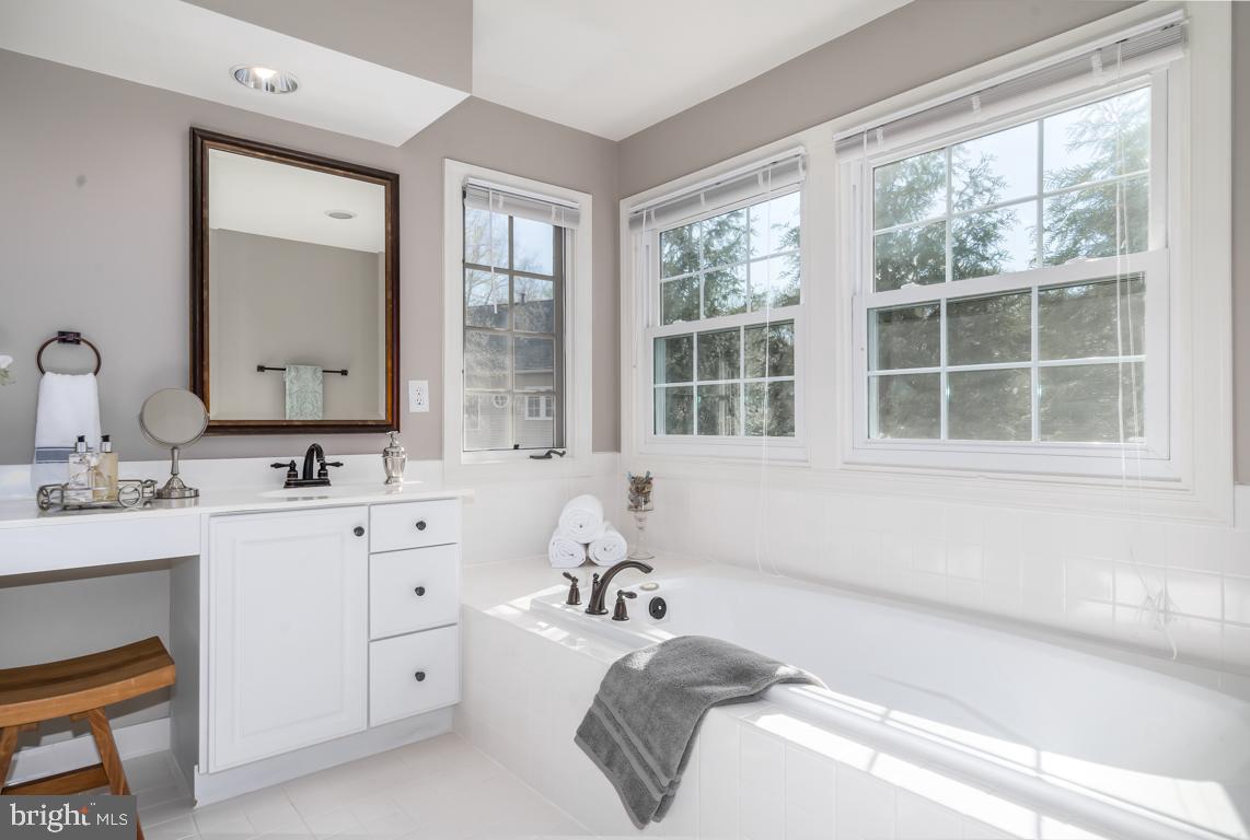 12907 Hedgetop Drive Herndon, VA 20171 - Photo 30 of 60 Spa-like owner's bath with soaking tub