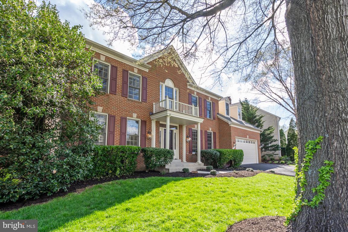 12907 Hedgetop Drive Herndon, VA 20171 - Photo 4 of 60 Stately Colonial architectural style