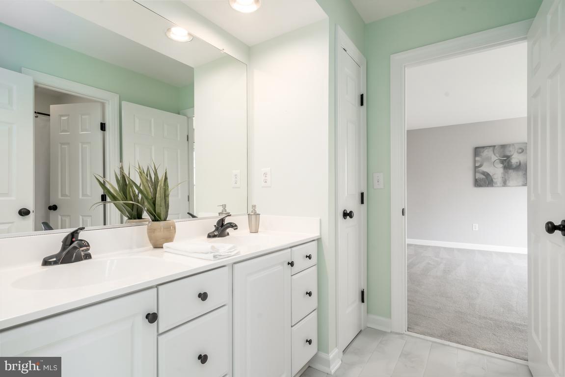 12907 Hedgetop Drive Herndon, VA 20171 - Photo 34 of 60 Jack & Jill style bath w/ updated tile flooring