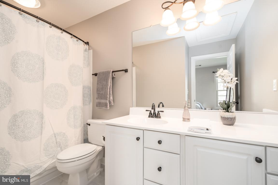12907 Hedgetop Drive Herndon, VA 20171 - Photo 39 of 60 Private full bath w/ updated fixtures & flooring
