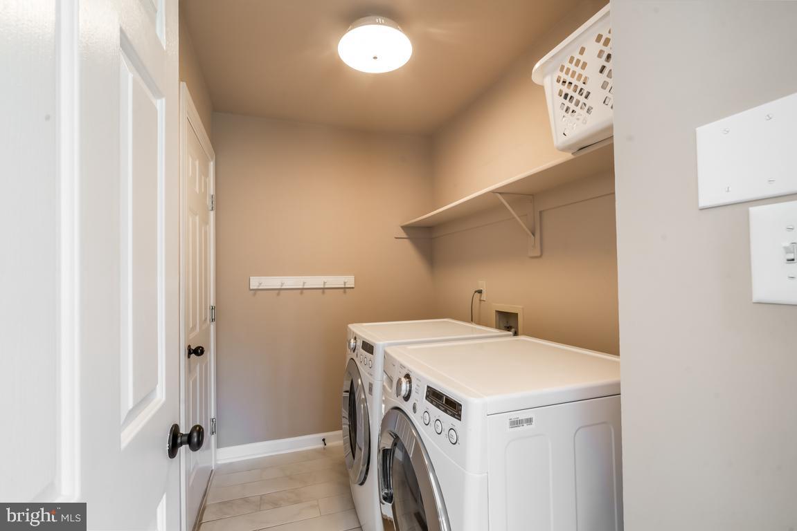 12907 Hedgetop Drive Herndon, VA 20171 - Photo 46 of 60 Laundry/mudroom on main level