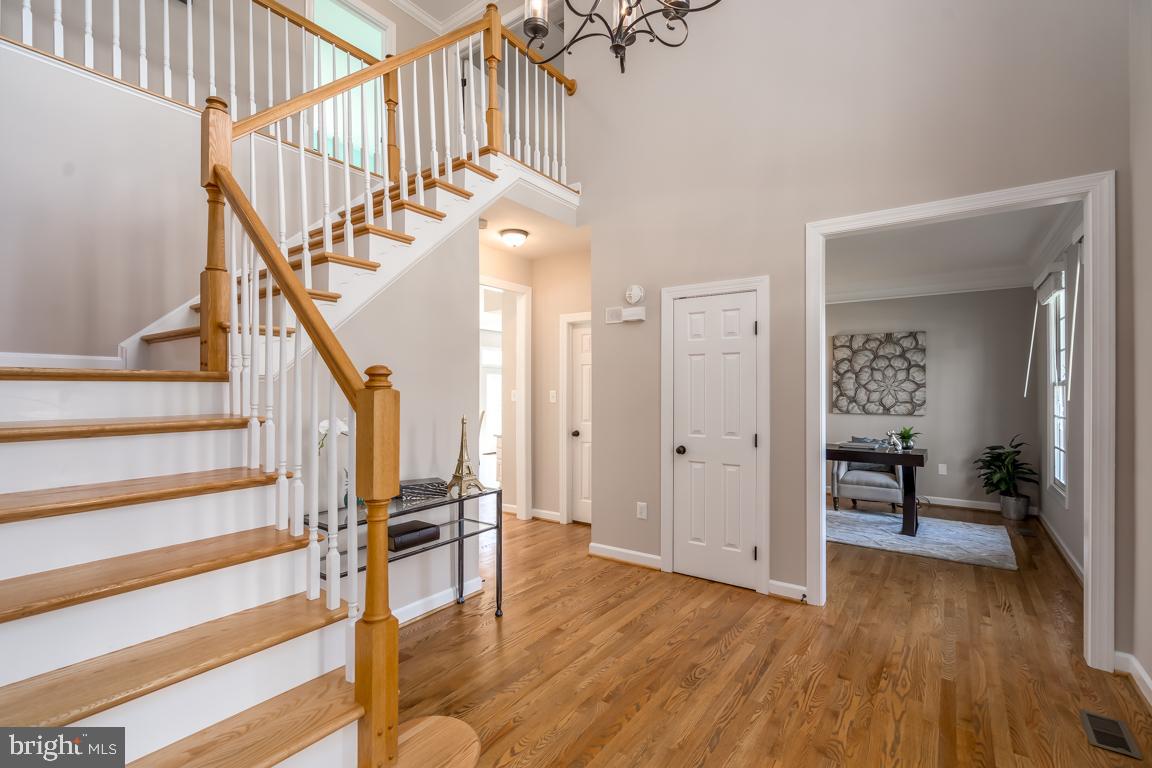 12907 Hedgetop Drive Herndon, VA 20171 - Photo 7 of 60 Updated hardwood stair treads