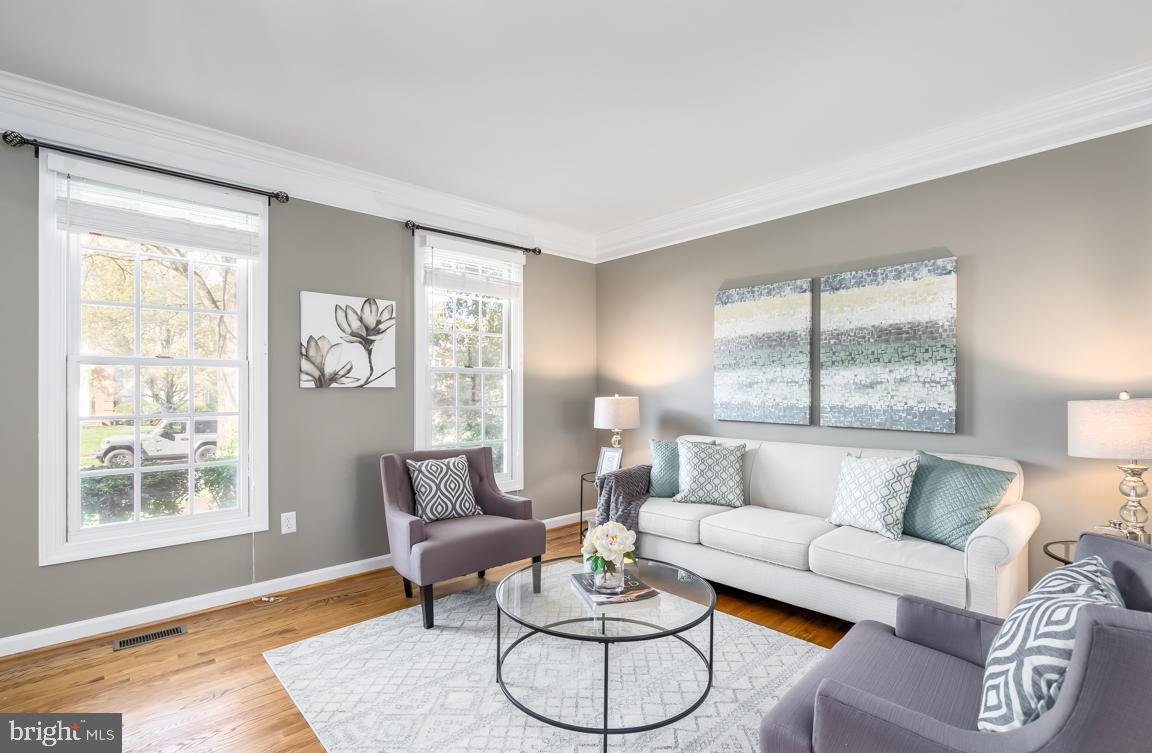 12907 Hedgetop Drive Herndon, VA 20171 - Photo 10 of 60 Formal living room