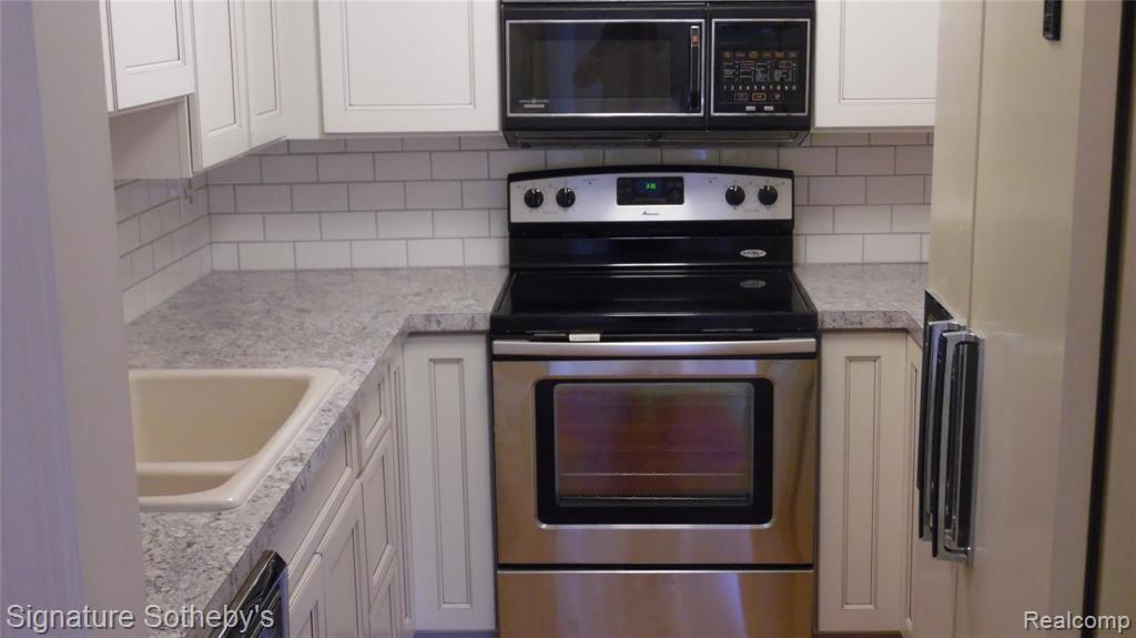 1750 Vernier Road, Unit 5 Grosse Pointe Woods, MI 48236 - Photo 10 of 33