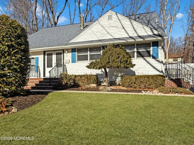 $675,000 | 5 Sandalwood Drive, East Brunswick, NJ 08816