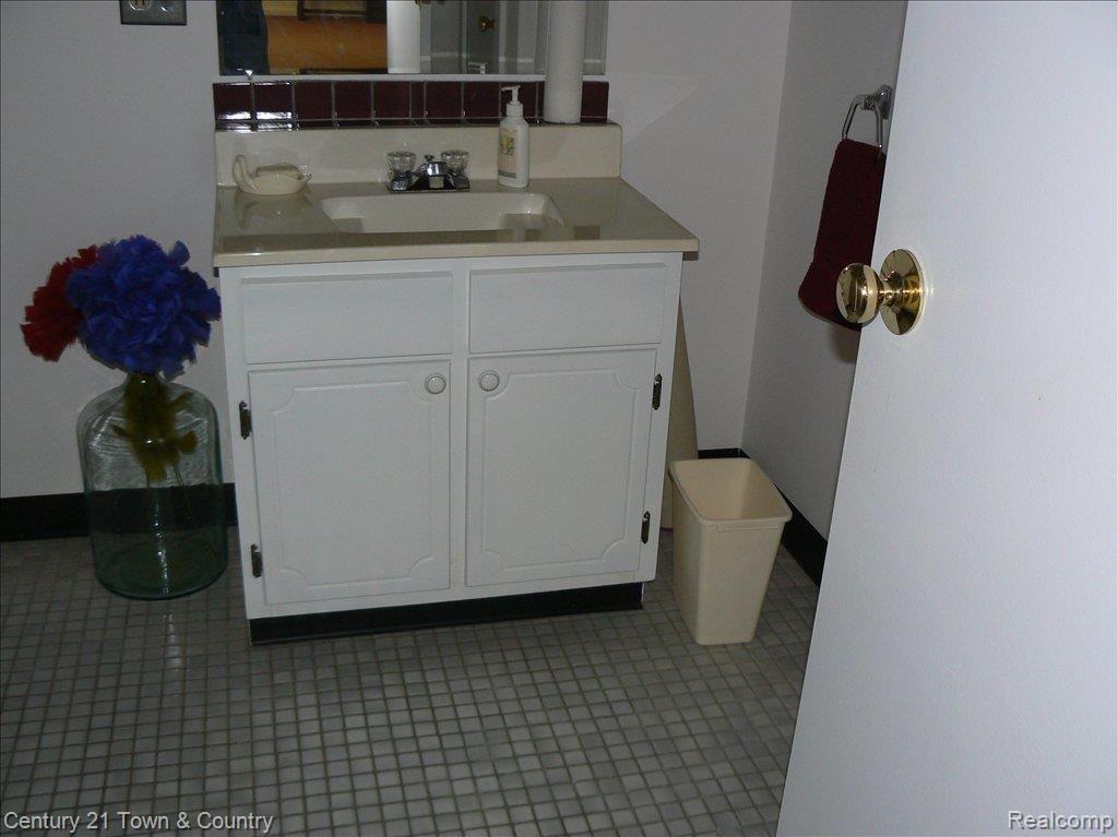 2380 Lassiter Drive Rochester, MI 48309 - Photo 18 of 25 Full bath in basement