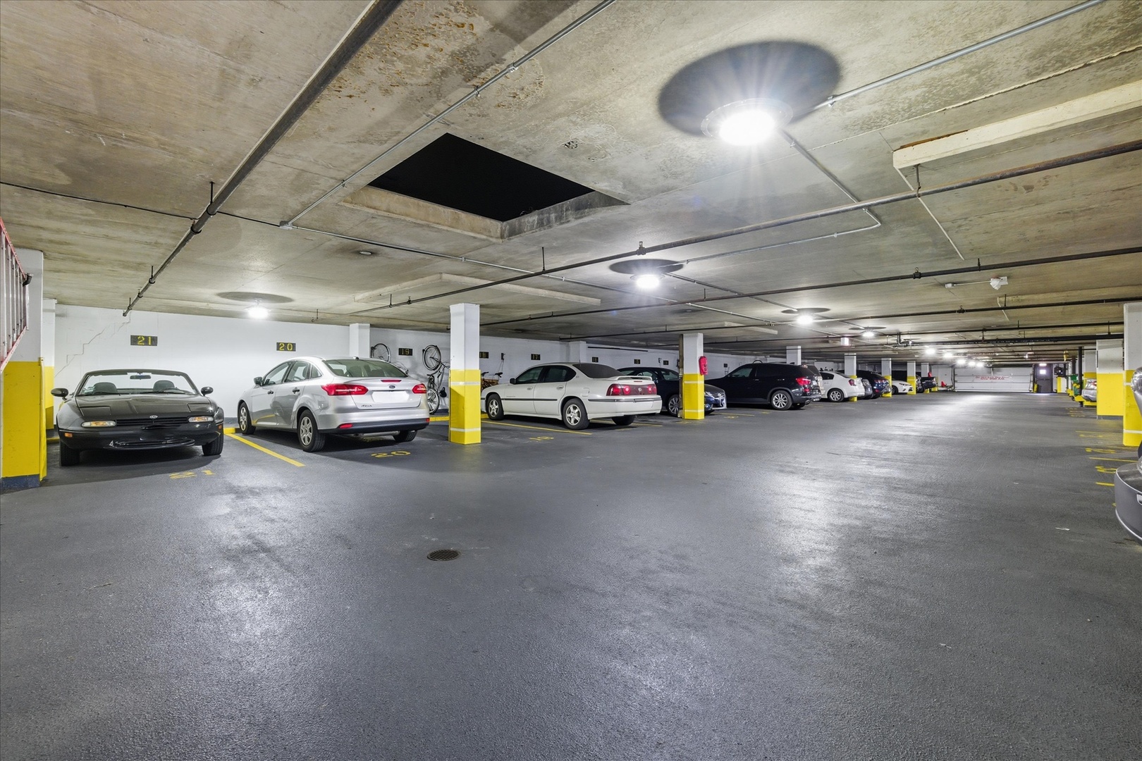 5855 North Sheridan Road, Unit 9F Chicago, IL 60660 - Photo 14 of 23