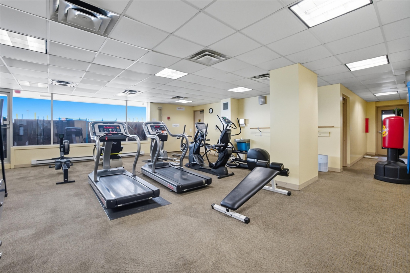 5855 North Sheridan Road, Unit 9F Chicago, IL 60660 - Photo 18 of 23 a view of a room with gym equipment