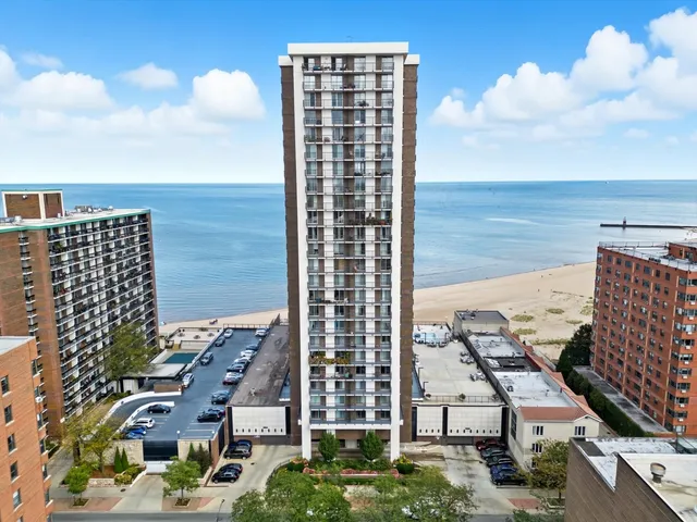 $219,000 | 5855 North Sheridan Road, Unit 9F, Chicago, IL 60660