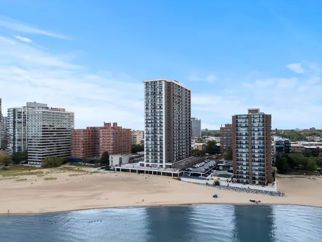 $219,000 | 5855 North Sheridan Road, Unit 9F, Chicago, IL 60660